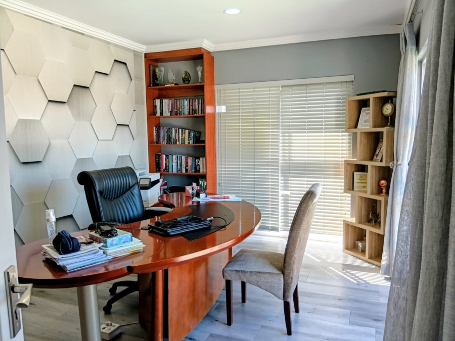 5 Bedroom Property for Sale in Beacon Bay Eastern Cape